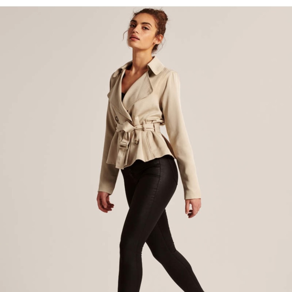 Abercrombie & Fitch Women's Tan Trench Coat with Belt
